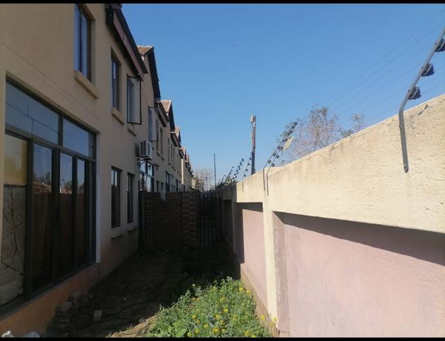 3 BEDROOM DUPLEX FOR SALE IN ANNADALE